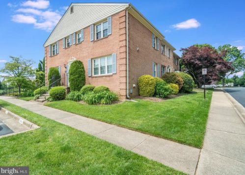 2836 Flagmaker Dr, Falls Church VA  22042-2203 exterior