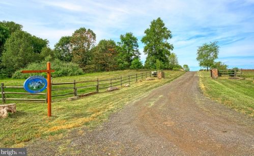 3959 Cobbler Mountain Rd, Delaplane, VA 20144-2109