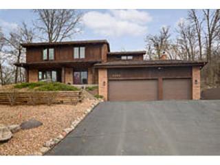 8723 Wood Cliff Cir, Minneapolis, MN 55438-1520