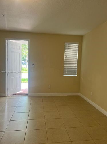 2581 120th Ave, Hollywood, FL 33025-7703