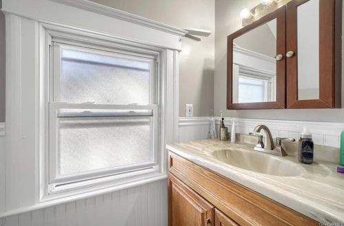 318 Summit Ave, Mount Vernon NY  10552-3004 exterior