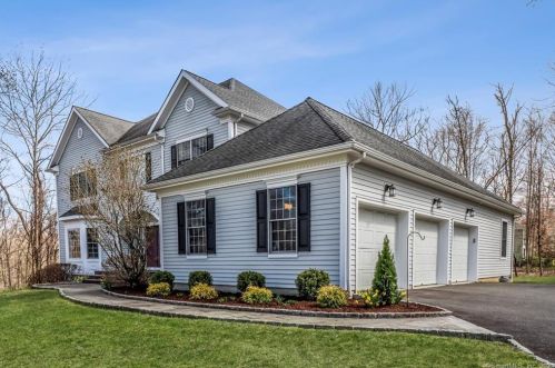 56 Old Trolley Rd, Ridgefield, CT 06877-1125