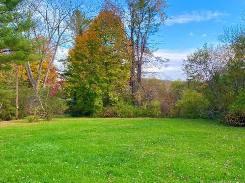 47 State Line Rd, Lakeville, CT 06039-1319