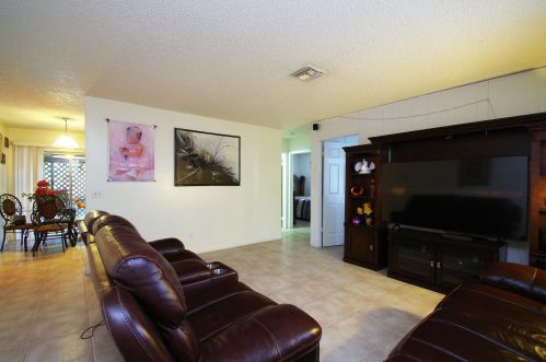 5986 Mango Rd, West Palm Beach, FL 33413-1150