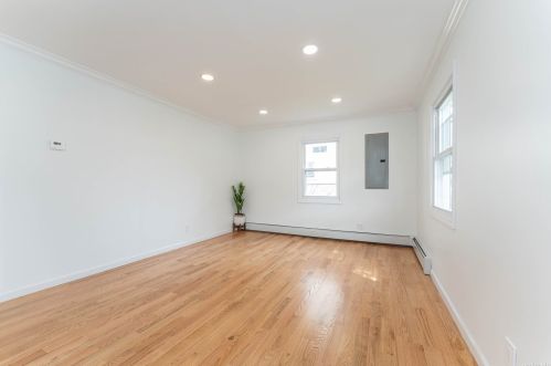 820 County Line Rd, Amityville NY  11701-1752 exterior