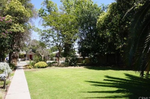 423 Beech St, Bakersfield, CA 93304-1805