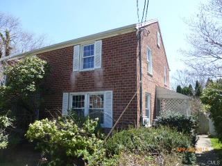 19 Greenlawn Dr, Fairfield, CT 06825-3305