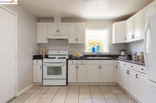 2990 13th St, Richmond, CA 94806-2270