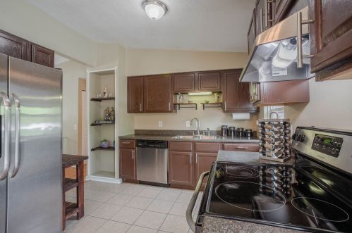 6025 Spicewood Ave, Florence KY  41042-1328 exterior