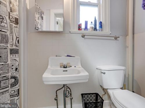 365 College Ave, Lancaster PA 17603-3319 exterior