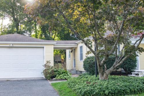 10 Whitlock Ave, Bethel, CT 06801-2818