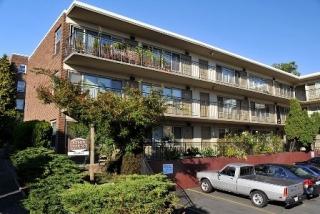 225 Olympic Pl, Seattle WA  98119-4734 exterior