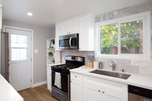 4015 Massachusetts St, Long Beach CA  90814-2826 exterior