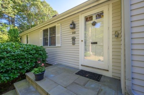98 Two Ponds Rd, Falmouth, MA 02540-2225