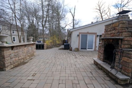 35 Old Smalleytown Rd, Warren NJ  07059-5438 exterior