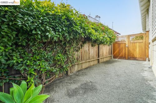 721 45 St, Oakland CA 94609-1802 exterior