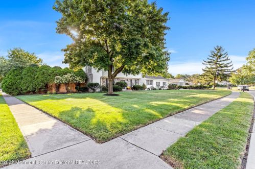 433 Arc Ln, Bricktown, NJ 08723-4901