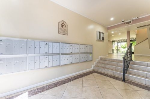 5400 Newcastle Ave, Van Nuys CA 91316-2013 exterior