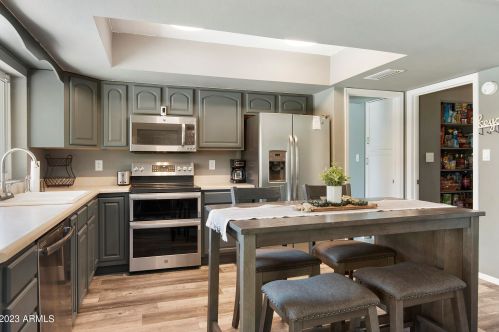 5525 Turquoise Ave, Glendale AZ 85302-1037 exterior