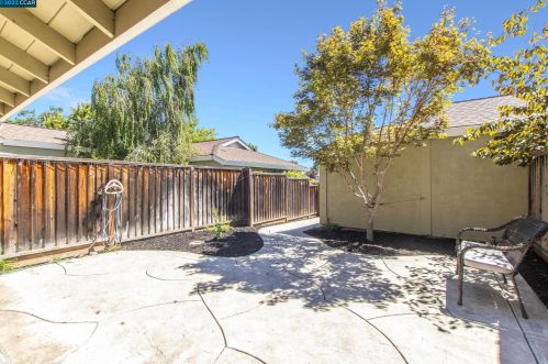 7686 Arbor Creek Cir, Pleasanton CA  94568-2264 exterior