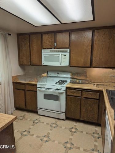 2953 Kelp Ln, Oxnard CA 93035-1623 exterior