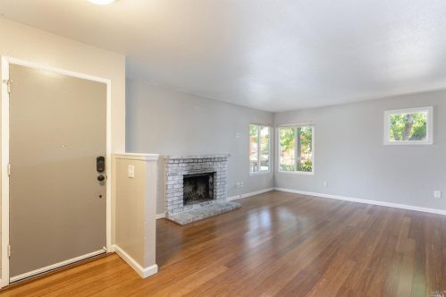 513 Jefferson St, Santa Rosa, CA 95401-6117