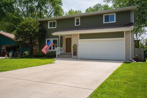 9145 Foliage Ln, Hammond, IN 46321-3401