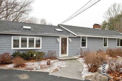 37 Ridge Rd, Deerfield, NH 03037-1402