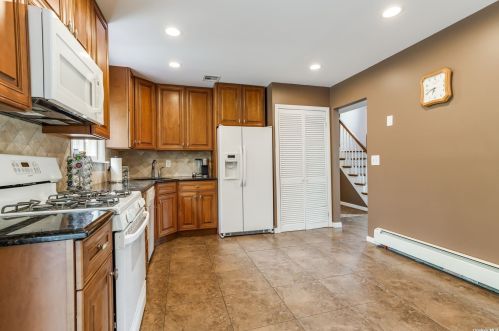 162 10th Ave, Holtsville NY  11742-2357 exterior