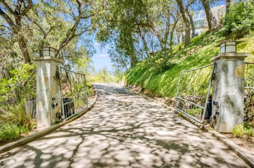 16260 Mireval Rd, Los Gatos CA  95030-7555 exterior