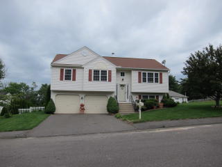 192 Kendall Cir, Waterbury, CT 06708-2177