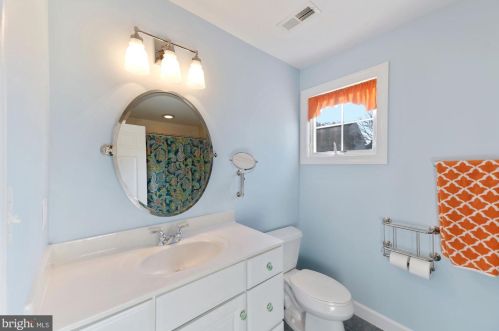 1802 Pimmit Dr, Falls Church VA  22043-1114 exterior