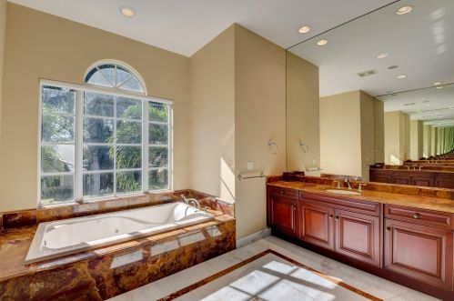 4255 Gleneagles Dr, Boynton Beach FL  33436-4914 exterior