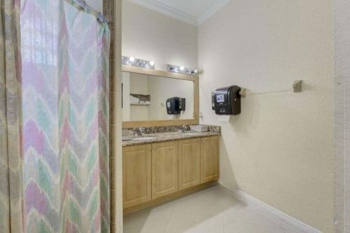 160 Saratoga Ave, Fort Pierce FL  34953-5974 exterior