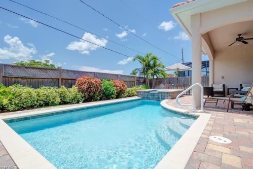 618 103rd Ave, Naples FL  34108-3219 exterior