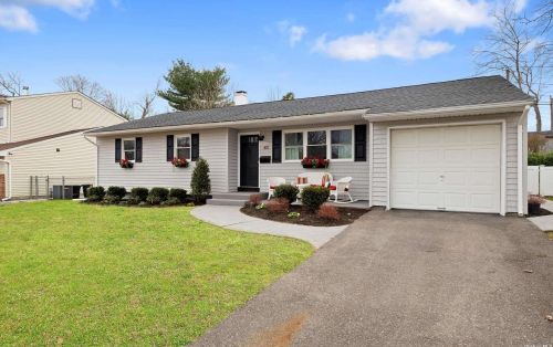 40 West Dr, San Remo NY  11754-3815 exterior