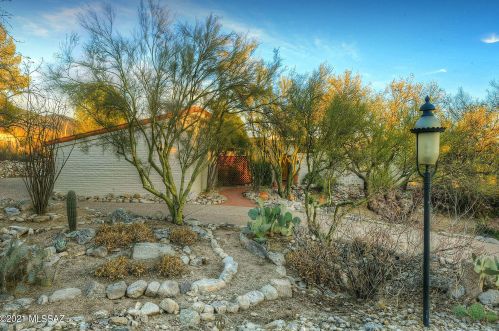 5464 Gleneagles Dr, Tucson, AZ 85718-1806