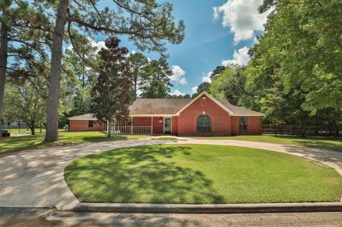 110 Pine Place St, Mont Belvieu TX  77535 exterior