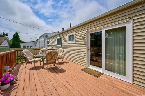 101 Cedar St, Hicksville NY  11801-3242 exterior