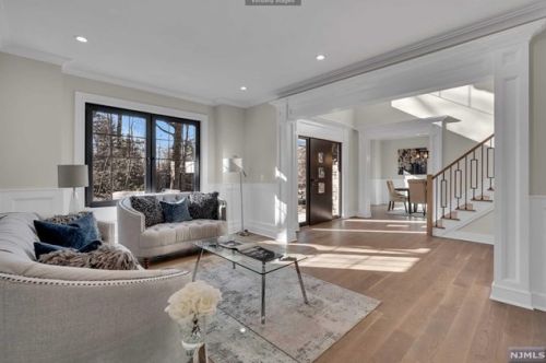 39 Pinehill Dr, Upper Saddle River NJ  07458-1927 exterior