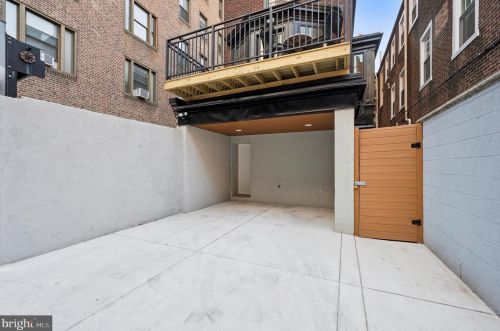 2037 Locust St, Philadelphia PA  19103-5613 exterior