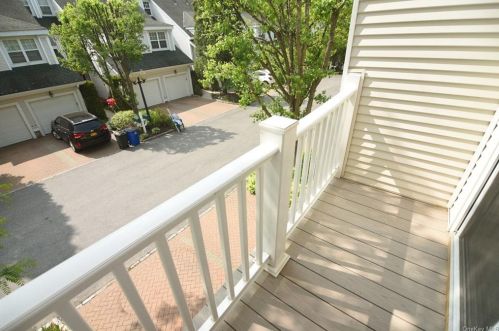 13 Lake Marie Ln, Bedford Hills NY  10507-1231 exterior