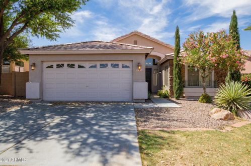 3820 74th Dr, Phoenix, AZ 85043-7589