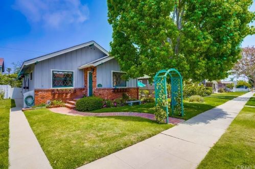 4037 Theresa St, Long Beach, CA 90814-1757
