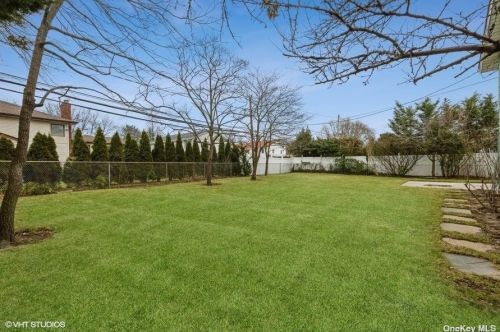 76 Shelbourne Ln, New Hyde Park NY  11040-1044 exterior