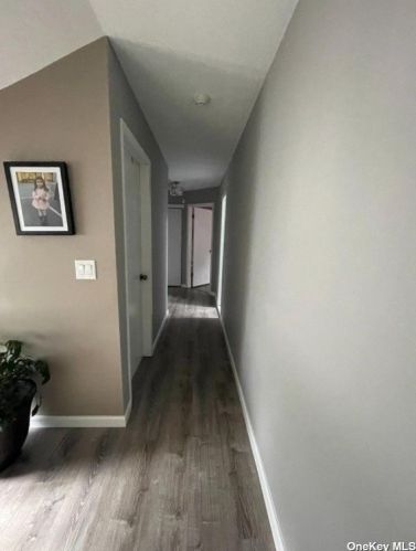 15 Ramblewood Rd, Shoreham NY  11786-2301 exterior