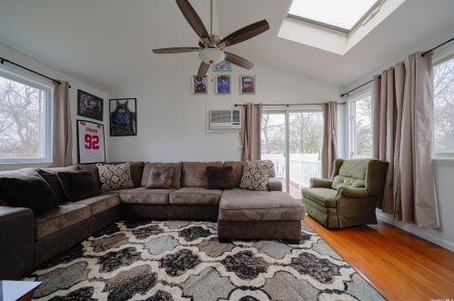 42 Pearl Ave, Holtsville, NY 11742-1752