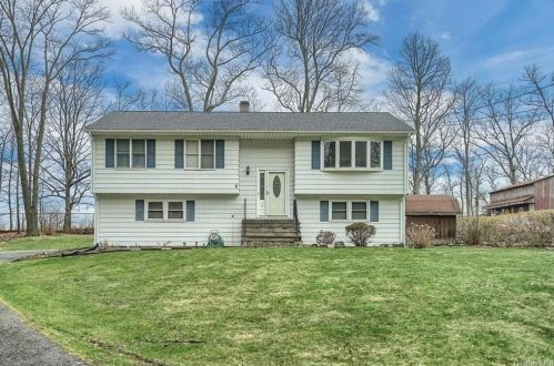 7 Woodland Rd, Highland Mills, NY 10930-2948