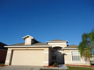 27826 Breakers Dr, Zephyrhills FL  33544-8628 exterior