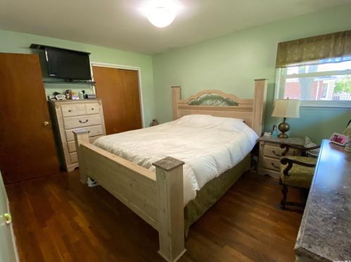 672 Larkfield Rd, Elwood NY  11731-5914 exterior